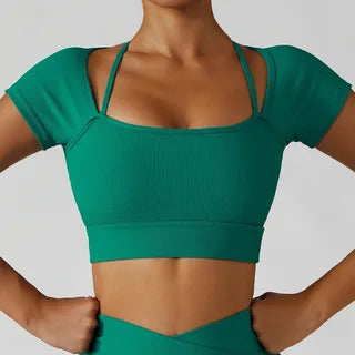 Activewear Tops for Women: Choosing the Right Workout Clothing